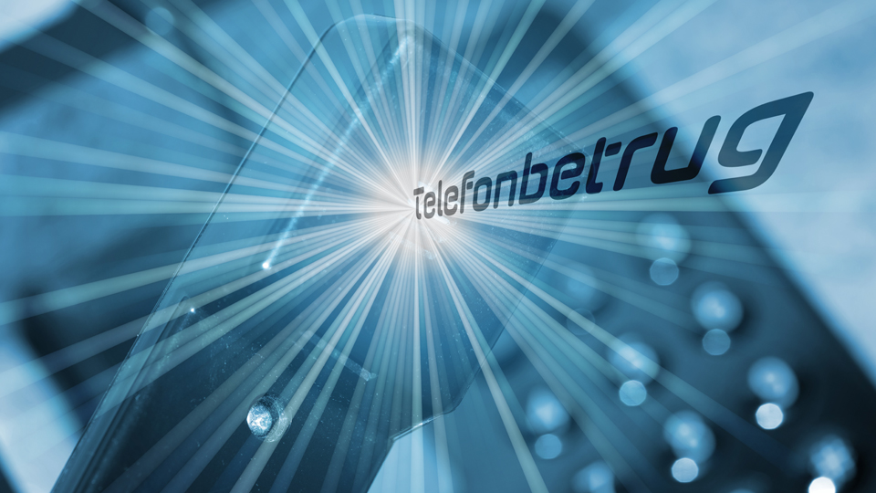 AdobeStock_249971816 Telefon und Warnung vor Telefonbetrug