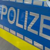 Beschriftung eines Polizeibullis