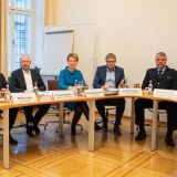 Teilnehmende der Pressekonferenz 