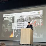 Leiter des Verfassungsschutzes auf der Bühne