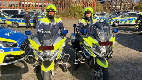 Motorradfahrer der Polizei NRW sammeln sich am LAFP