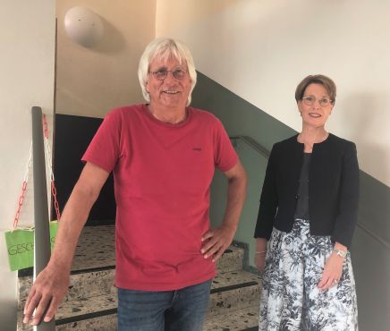 Das Foto zeigt die Polizeipräsidentin und den Vorsitzenden von INDRO e.V.