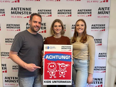 Das Foto zeigt (v.l.n.r) Tino Tiede (ANTENNE MÜNSTER), Luisa Baier (Polizei), Malena Stöhler (ANTENNE MÜNSTER). 